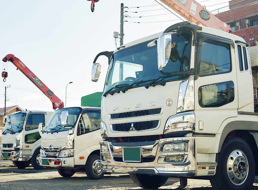 3.ユニック車を含む小型～大型車両を100台以上保有！　最適な車両選択で、配送物に合わせた柔軟な対応を実現