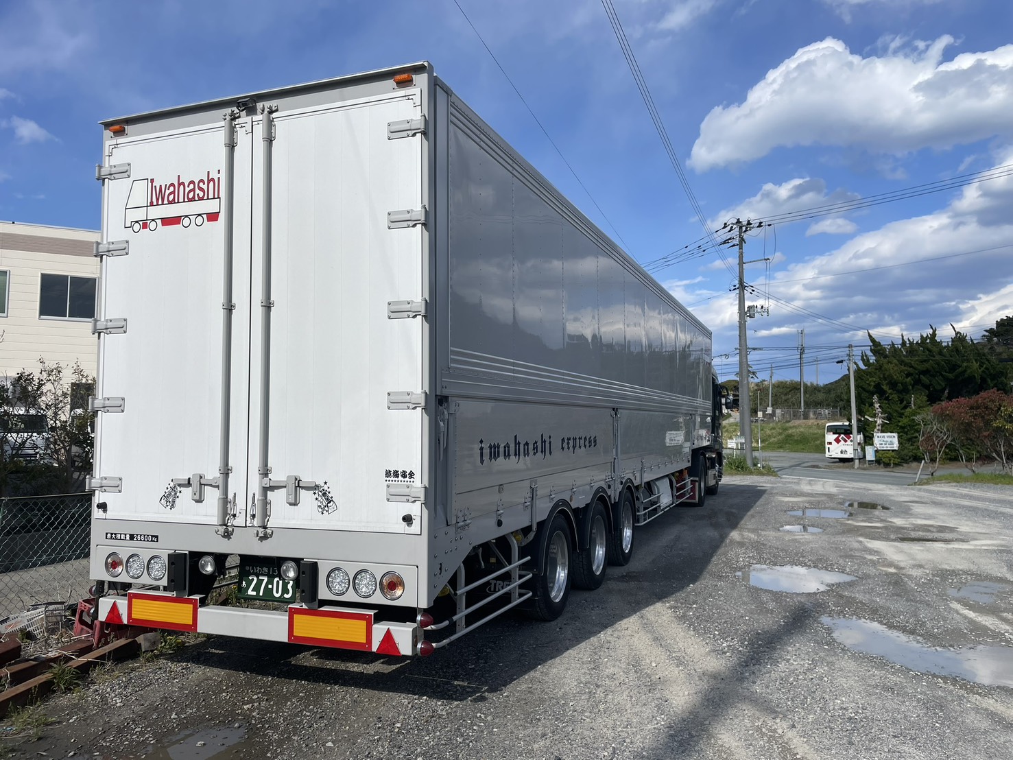 段付きトレーラ